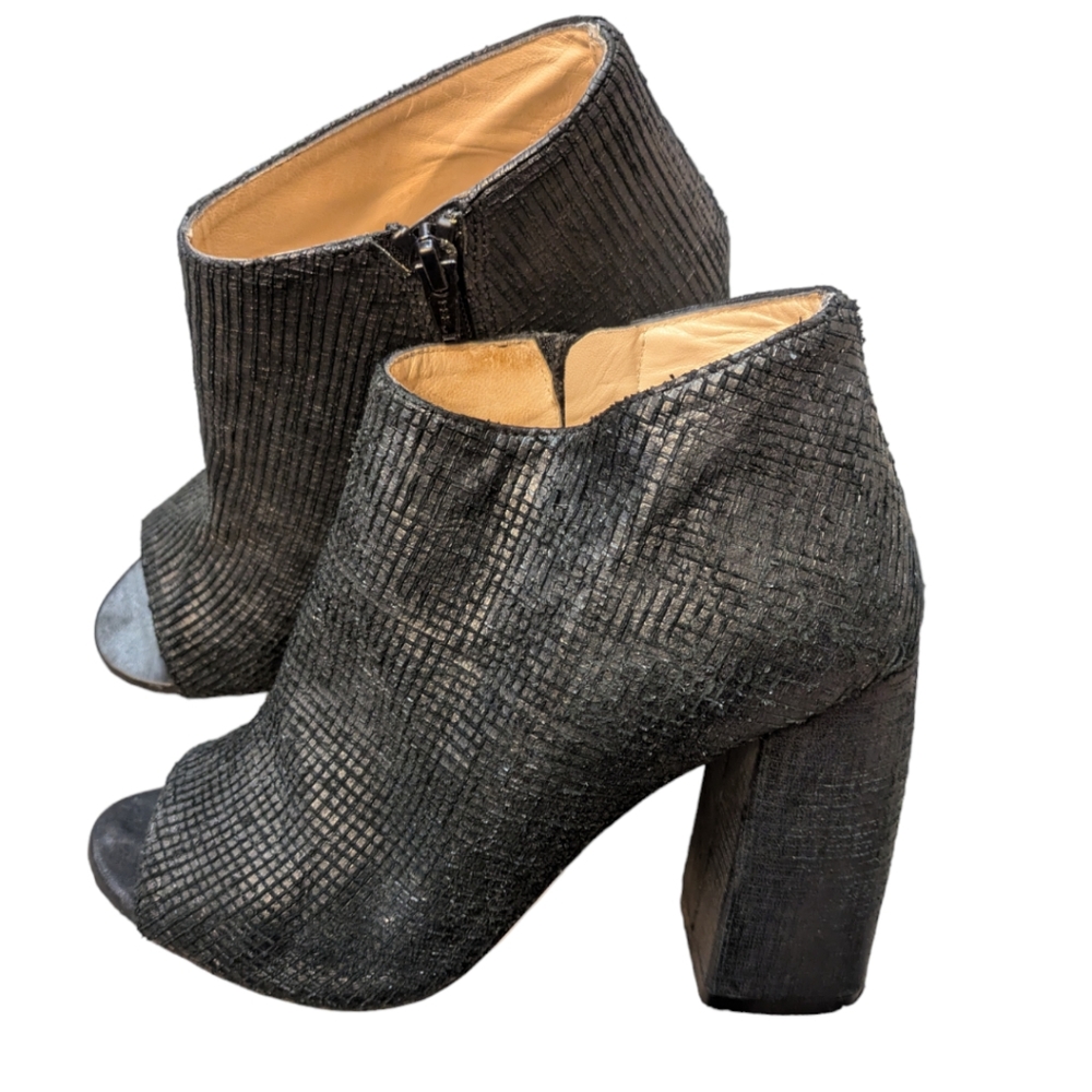Mivida Black Textured Zip Peep Toe Ankle Booties. Size 37